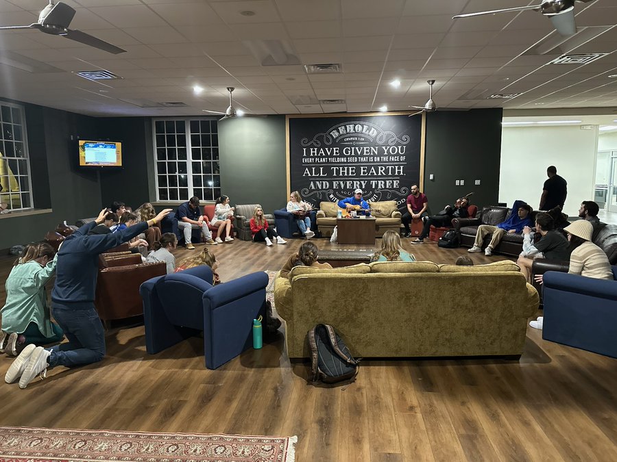 ‘It Is Incredible’: Filmmaker Alex Kendrick Visits Lee Univ. Revival, Awakening Spreads to Multiple Campuses